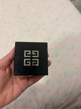 Givenchy prism libre pressed powder